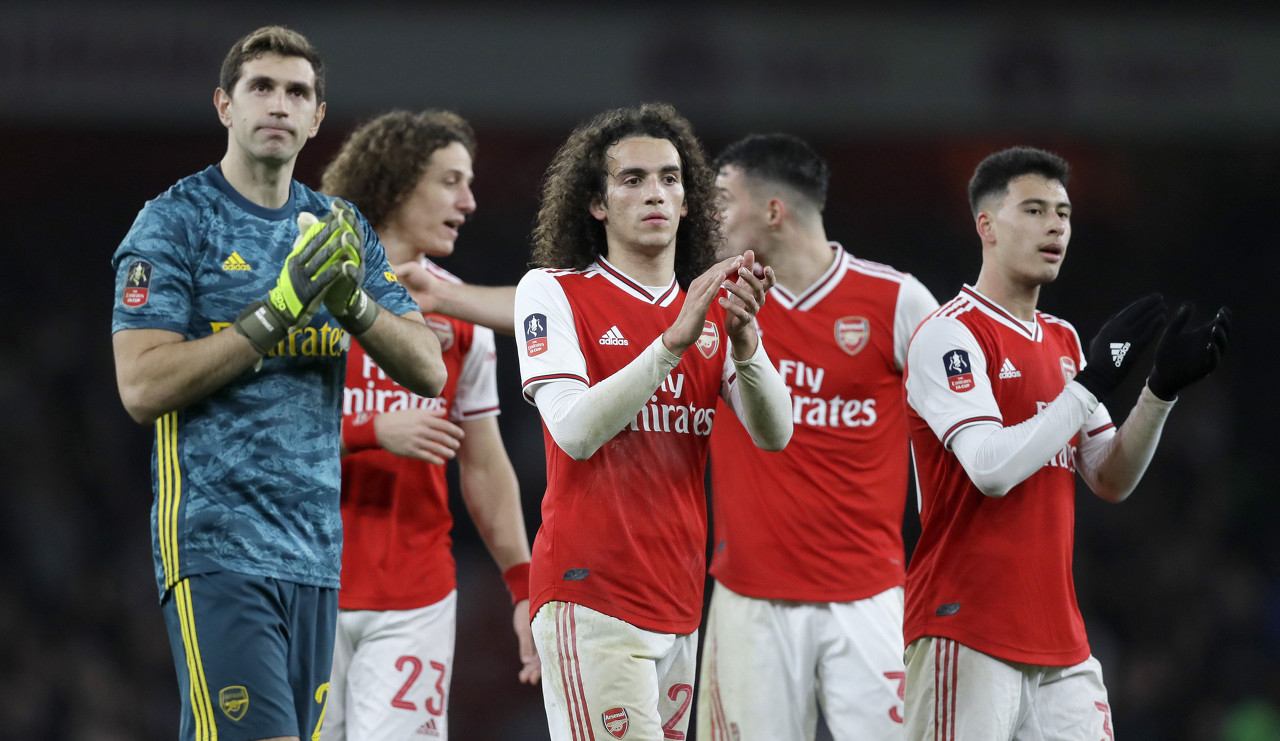 场均轰26+10！中国女篮又一15岁1米90新星蹿升：未来搭档韩旭？（场均26分10板！中国女篮又现15岁1米90新星崛起，未来有望搭档韩旭？）