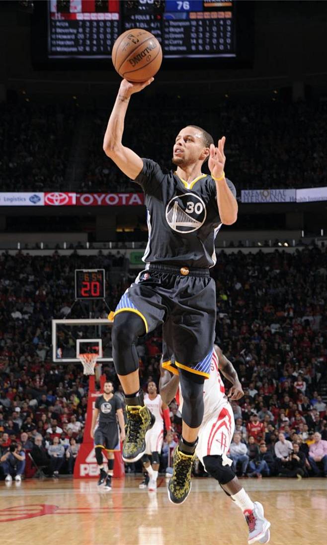 马德里足协举办第35届年度颁奖典礼，马塞洛、卡西等人出席（马德里足协第35届年度颁奖礼举行，马塞洛、卡西等现身）