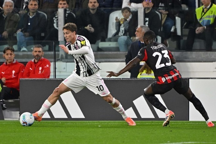 约基奇半场数据惊艳，展现全面实力（约基奇半场表现爆棚，全能实力尽显）