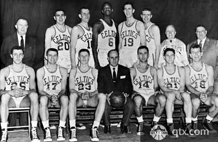 NBA官方新秀榜：弗拉格重回榜首，奎因升至第三（NBA官方新秀榜更新：弗拉格重返第一，奎因跃升第三）