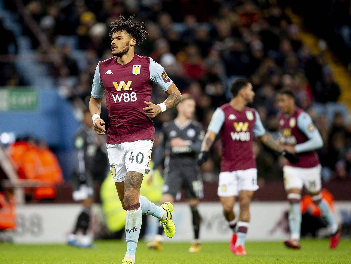 进攻受阻！灰熊半场无人得分上双，三分命中率仅为13.3%（灰熊半场哑火：无一人得分上双，三分仅13.3%）