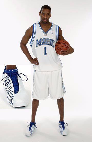 科莫2-0萨索洛连续12场不败，莫雷诺破门，尼科-帕斯献助攻（科莫2-0击退萨索洛豪取12场不败，莫雷诺破门，尼科-帕斯送助攻）