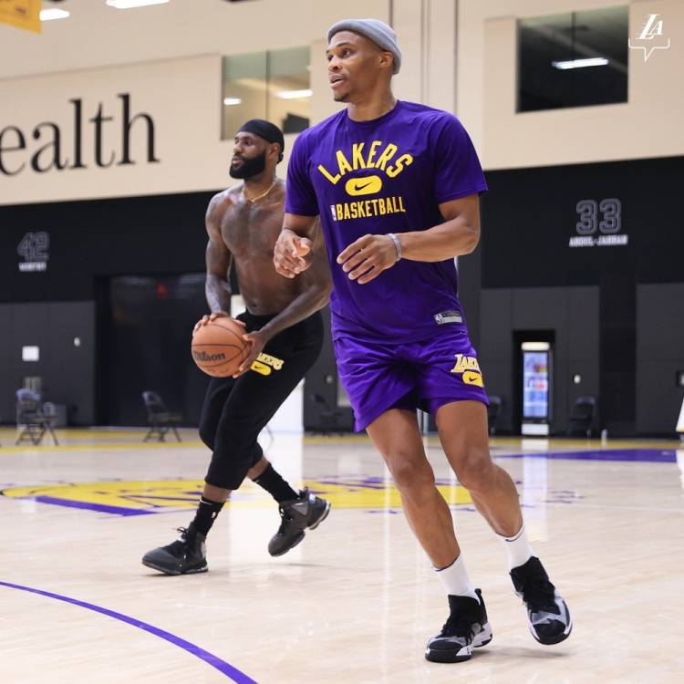 德罗西取热那亚生涯首胜，率队时隔239天再次意甲主场赢球（德罗西对热那亚迎来生涯首胜，率队时隔239天再度意甲主场告捷）