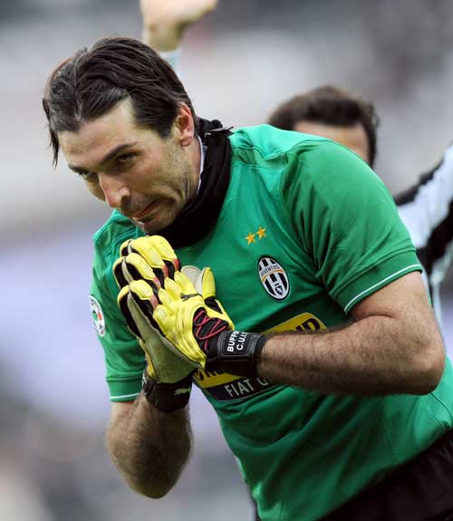 阿利松妻子晒术后照，阿利松此前因个人事务返回巴西（阿利松因私返巴西，妻子分享术后照片）