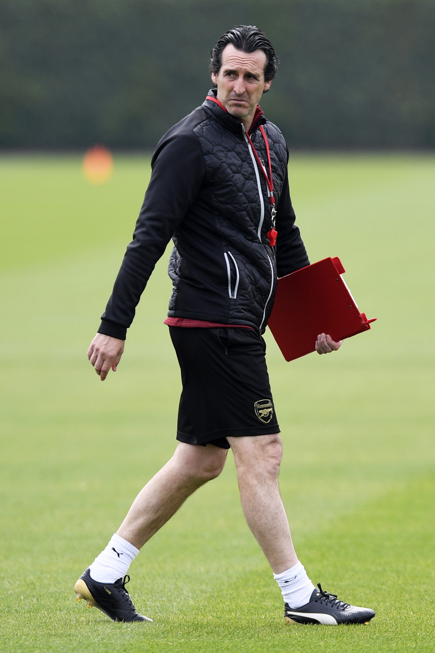 意甲半场：迈尼昂贡献神扑，AC米兰0-0拉齐奥（意甲半场战报：迈尼昂多次神扑救险，AC米兰0-0暂平拉齐奥）